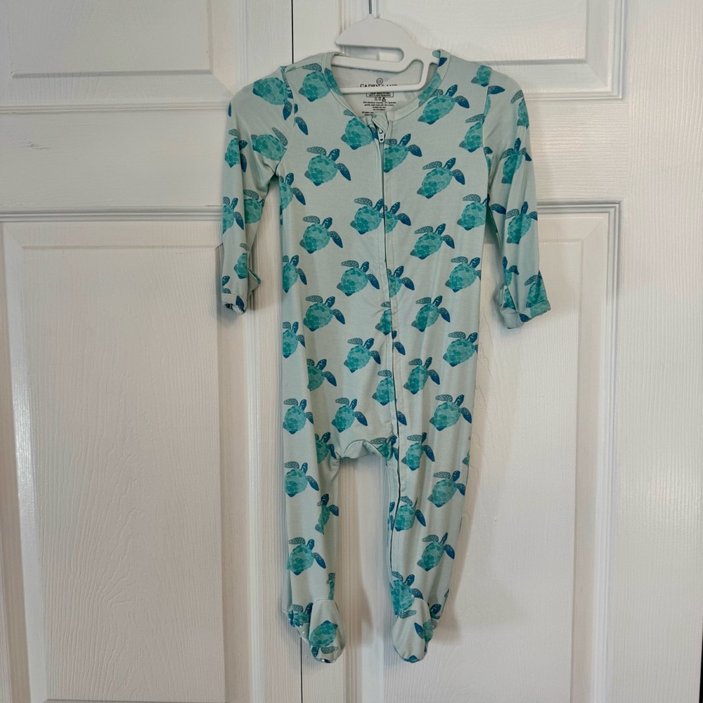 EUC Caden Lane 6-12 months bamboo zipper footie, blue turtles